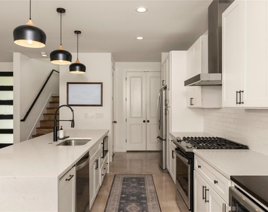 1129 Henninger St - Photo Thumbnail 5