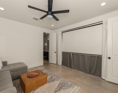 1129 Henninger St - Photo Thumbnail 11