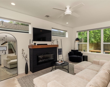 1129 Henninger St - Photo Thumbnail 8