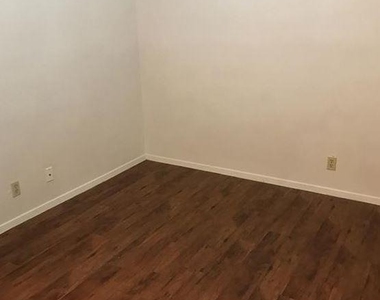 2604 Salado St - Photo Thumbnail 6