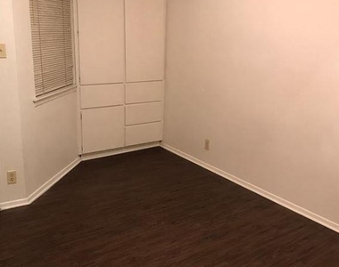 2604 Salado St - Photo Thumbnail 1