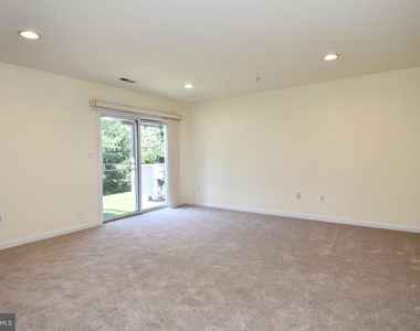 8772 Lincoln Street - Photo Thumbnail 5