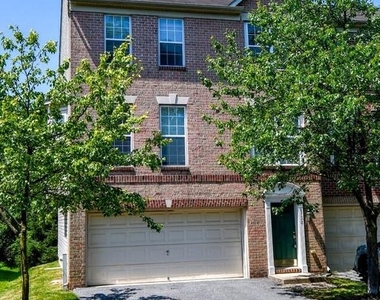 8772 Lincoln Street - Photo Thumbnail 1