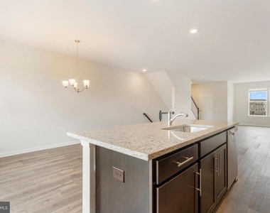 420 Carroll Walk Ave - Photo Thumbnail 12
