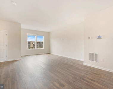 420 Carroll Walk Ave - Photo Thumbnail 3