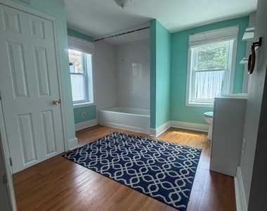 242 S Carroll Street - Photo Thumbnail 8