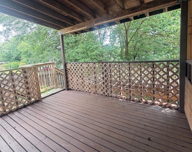 242 S Carroll Street - Photo Thumbnail 11