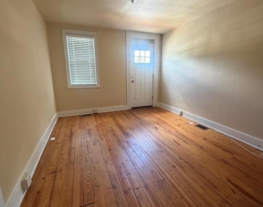 242 S Carroll Street - Photo Thumbnail 5