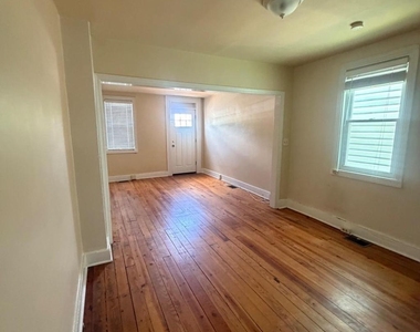 242 S Carroll Street - Photo Thumbnail 4