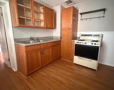 242 S Carroll Street - Photo Thumbnail 1