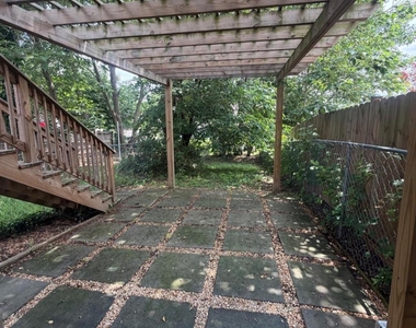 242 S Carroll Street - Photo Thumbnail 12
