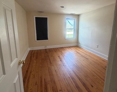 242 S Carroll Street - Photo Thumbnail 9