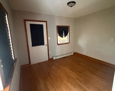 242 S Carroll Street - Photo Thumbnail 7