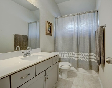 111 Finley St - Photo Thumbnail 12