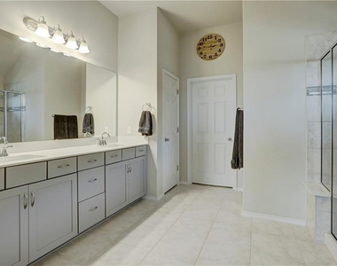 111 Finley St - Photo Thumbnail 10