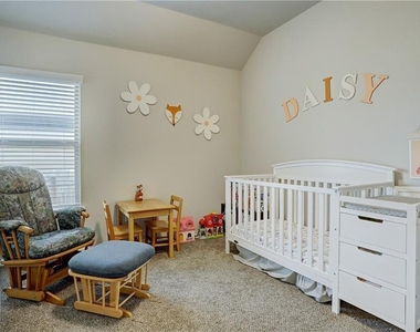 111 Finley St - Photo Thumbnail 13
