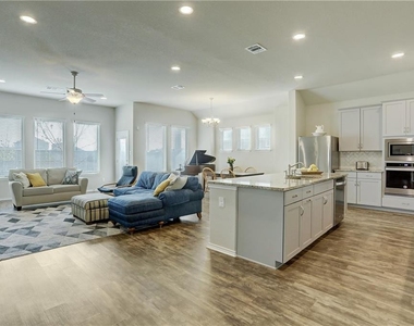 111 Finley St - Photo Thumbnail 2