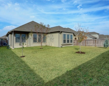 111 Finley St - Photo Thumbnail 14
