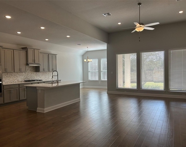 148 Kellogg Ln - Photo Thumbnail 5