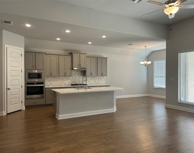148 Kellogg Ln - Photo Thumbnail 2