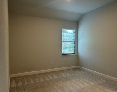 148 Kellogg Ln - Photo Thumbnail 22