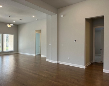 148 Kellogg Ln - Photo Thumbnail 9