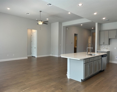 148 Kellogg Ln - Photo Thumbnail 6