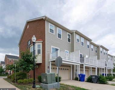 2866 Hedgerow Place - Photo Thumbnail 2