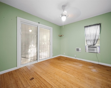 2409 E 9th St - Photo Thumbnail 14