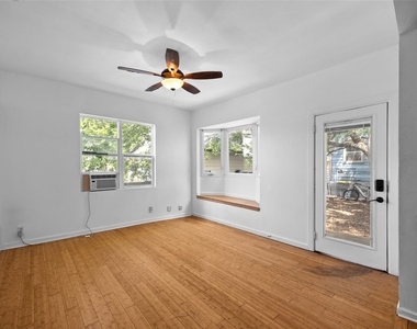 2409 E 9th St - Photo Thumbnail 3