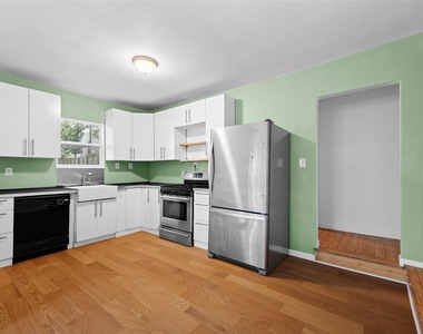 2409 E 9th St - Photo Thumbnail 7
