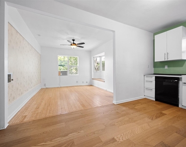 2409 E 9th St - Photo Thumbnail 9