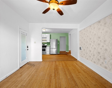 2409 E 9th St - Photo Thumbnail 10