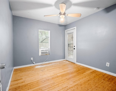2409 E 9th St - Photo Thumbnail 13