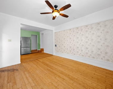 2409 E 9th St - Photo Thumbnail 11