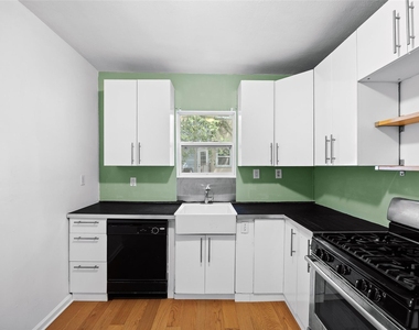 2409 E 9th St - Photo Thumbnail 8