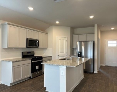 311 Darwin Pl - Photo Thumbnail 5