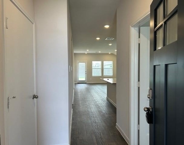 311 Darwin Pl - Photo Thumbnail 1