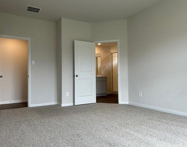 311 Darwin Pl - Photo Thumbnail 11