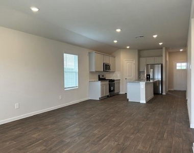 311 Darwin Pl - Photo Thumbnail 7