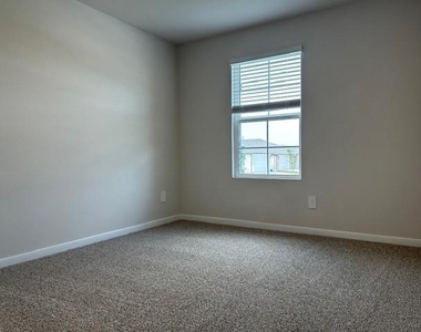 311 Darwin Pl - Photo Thumbnail 17