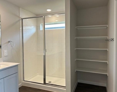 311 Darwin Pl - Photo Thumbnail 12