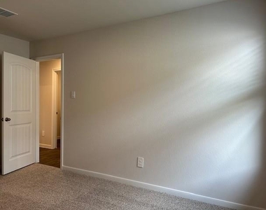 311 Darwin Pl - Photo Thumbnail 25