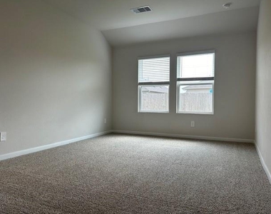 311 Darwin Pl - Photo Thumbnail 10