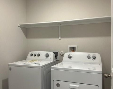 311 Darwin Pl - Photo Thumbnail 23