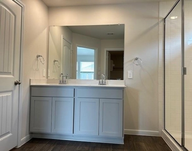 311 Darwin Pl - Photo Thumbnail 14