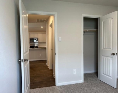 311 Darwin Pl - Photo Thumbnail 22