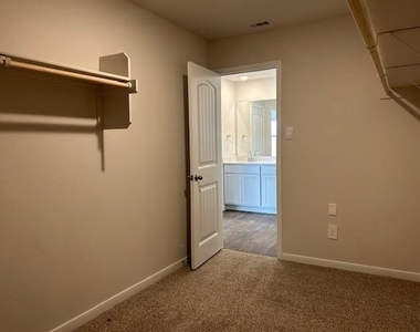 311 Darwin Pl - Photo Thumbnail 16