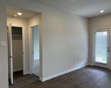 311 Darwin Pl - Photo Thumbnail 9