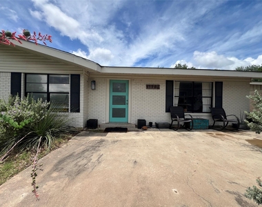11702 Oak Trl - Photo Thumbnail 2